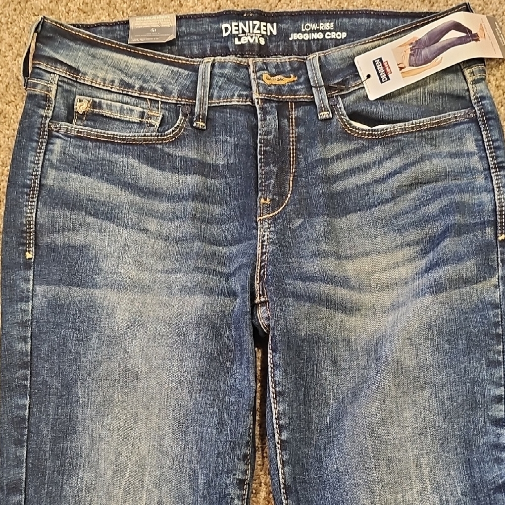 Denizen from Levi's Low Rise Deniem Jegging Crop. NWT! - Picture 2 of 6